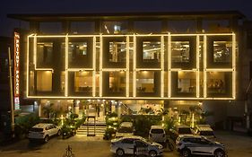 Hotel Park Tree Near Delhi Airport With Free Airport Drop
